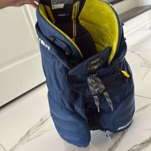 Bauer youth hockey shorts size Large